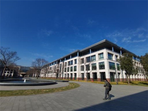 新晋“亚洲首富”钟睒睒有多低调?记者实地走访了农夫山泉在杭州的公司总部