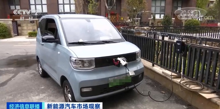 一车难求 提车得等三个月?!新能源车卖爆了!谁在买?
