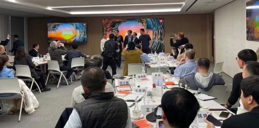 雷军的神秘聚会参会者全是千亿大佬!里面藏了什么玄机?