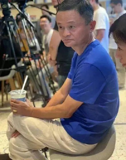 马云再次公开露面 张勇十余次感恩员工家人:已鼓励取消周报 薪酬倾向基层员工
