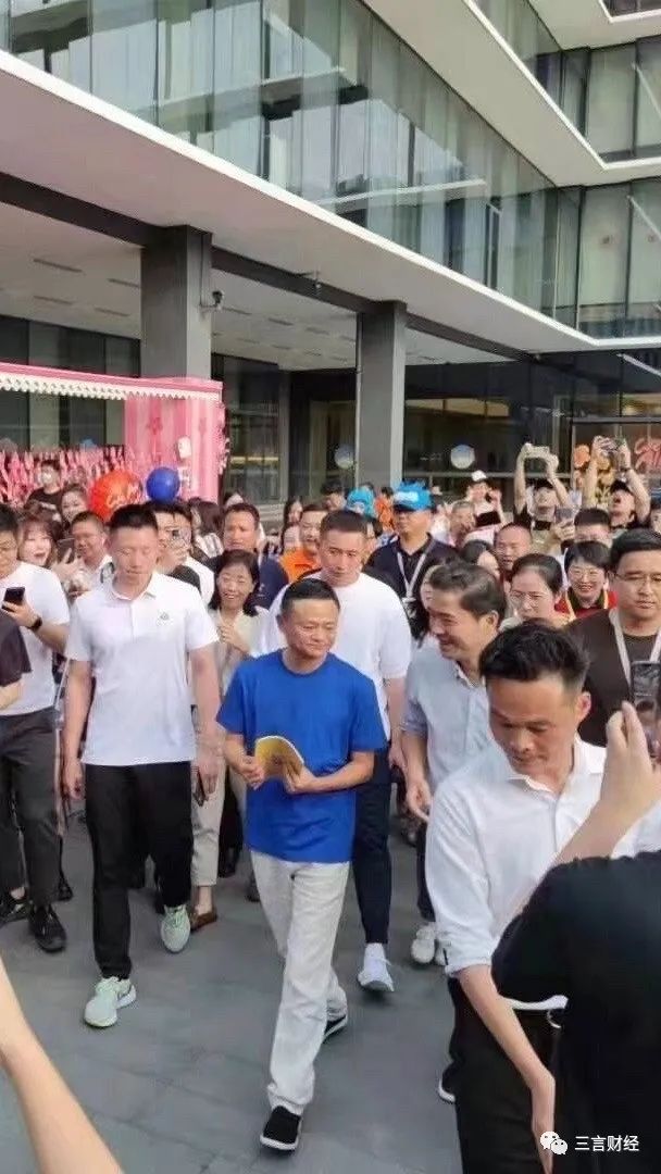 马云再次公开露面 张勇十余次感恩员工家人:已鼓励取消周报 薪酬倾向基层员工