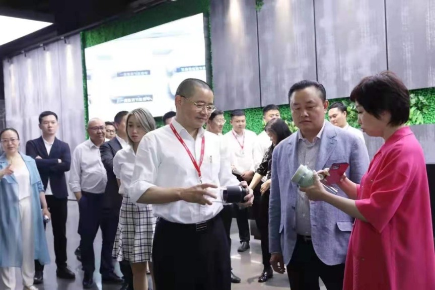 黄光裕跨越千里登门!3天拜会两大家电企业 意欲何为?