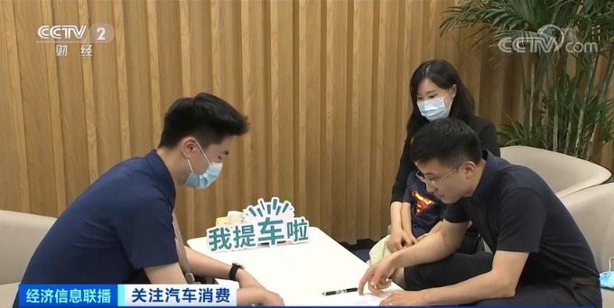 近300万辆车停产!热门车型“一车难求” “人等车”太“芯急”!